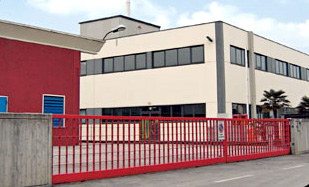 Portail aluminium d'entreprise